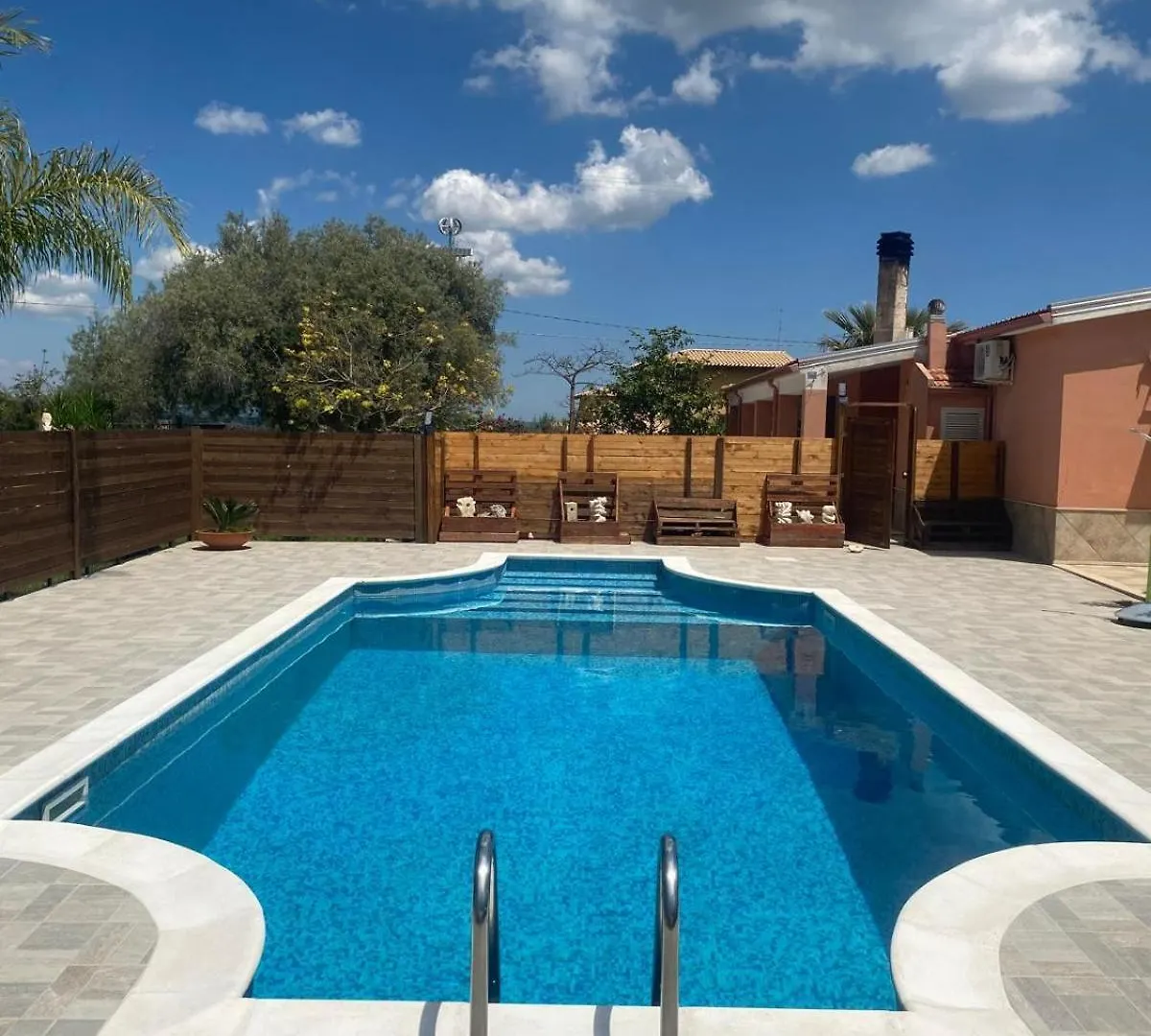 Villa Rosa contacts